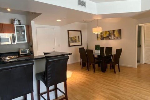 Condo in Aventura, Florida, 2 bedrooms № 2174345 - photo 4
