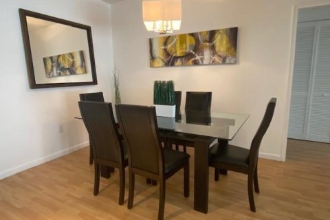Condo in Aventura, Florida, 2 bedrooms № 2174345 - photo 5