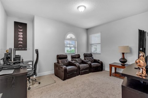 Casa en venta en Hialeah, Florida, 4 dormitorios, 226.03 m2 № 1809625 - foto 25