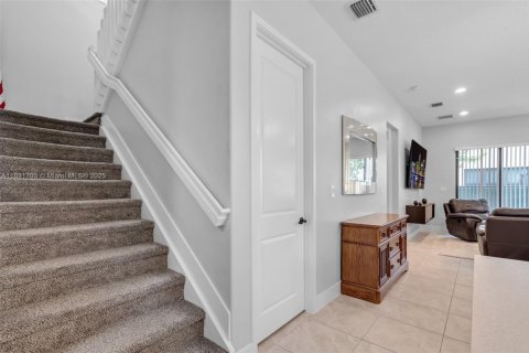 Casa en venta en Hialeah, Florida, 4 dormitorios, 226.03 m2 № 1809625 - foto 14