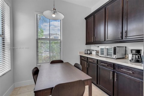 Casa en venta en Hialeah, Florida, 4 dormitorios, 226.03 m2 № 1809625 - foto 13