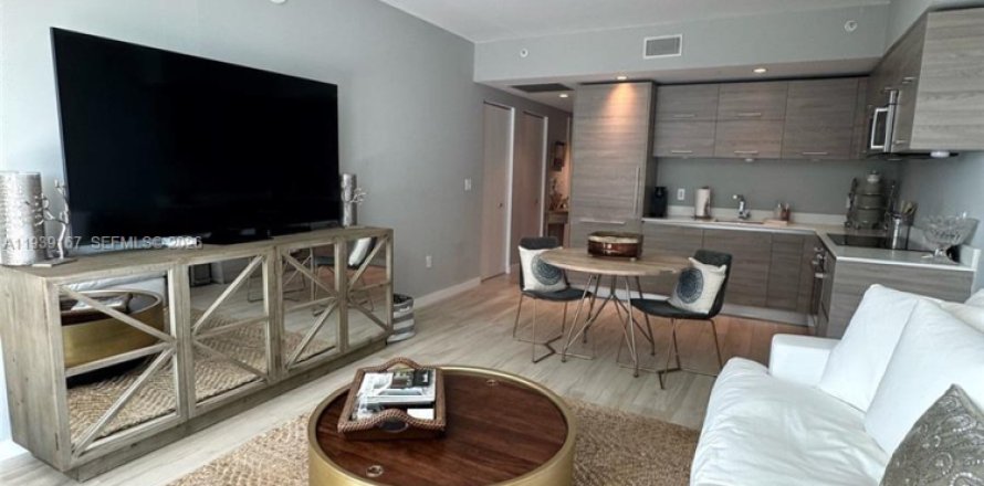 Студия в кондо в Майами, Флорида № 1999127