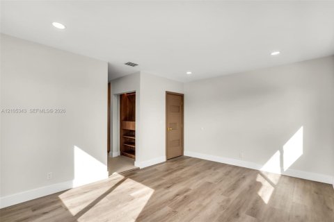 Villa ou maison à vendre à Miami, Floride: 3 chambres, 192.77 m2 № 2414756 - photo 22