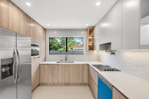 Villa ou maison à vendre à Miami, Floride: 3 chambres, 192.77 m2 № 2414756 - photo 10