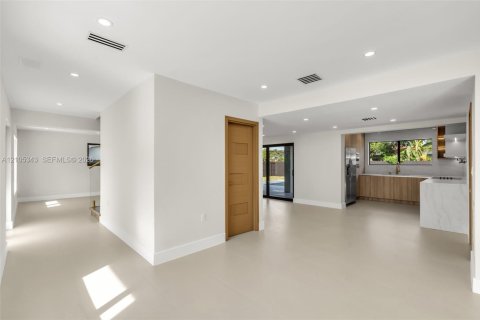 Villa ou maison à vendre à Miami, Floride: 3 chambres, 192.77 m2 № 2414756 - photo 13