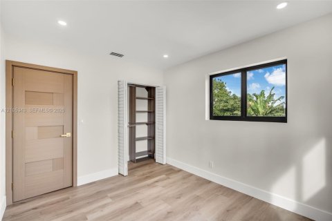 Villa ou maison à vendre à Miami, Floride: 3 chambres, 192.77 m2 № 2414756 - photo 18