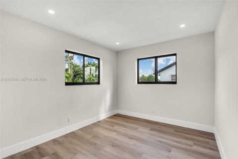 Villa ou maison à vendre à Miami, Floride: 3 chambres, 192.77 m2 № 2414756 - photo 19