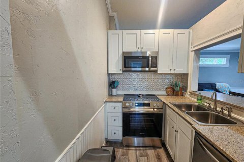 House in Crystal River, Florida 3 bedrooms, 106.28 sq.m. № 1879567 - photo 18