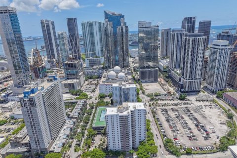 Copropriété à louer à Miami, Floride: 1 chambre, 53.42 m2 № 1983062 - photo 1