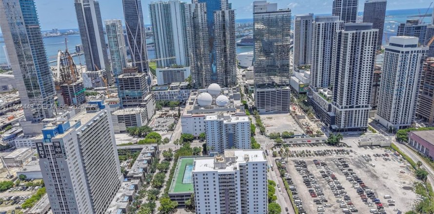 Condo à Miami, Floride, 1 chambre  № 1983062