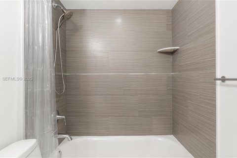 Copropriété à louer à Miami, Floride: 1 chambre, 53.42 m2 № 1983062 - photo 15