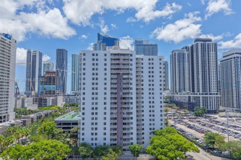 Copropriété à louer à Miami, Floride: 1 chambre, 53.42 m2 № 1983062 - photo 2