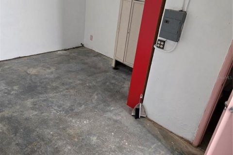 Propiedad comercial en alquiler en Saint Petersburg, Florida, 832.22 m2 № 1912363 - foto 5