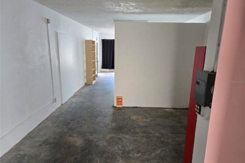 Propiedad comercial en alquiler en Saint Petersburg, Florida, 832.22 m2 № 1912363 - foto 3