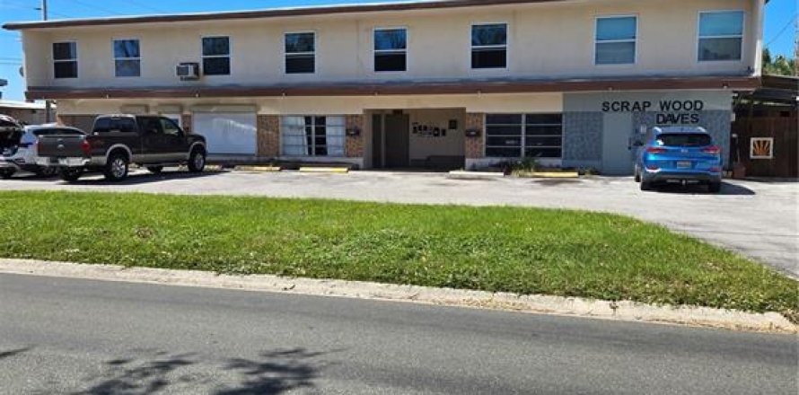 Propiedad comercial en Saint Petersburg, Florida 832.22 m2 № 1912363