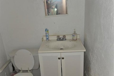 Propiedad comercial en alquiler en Saint Petersburg, Florida, 832.22 m2 № 1912363 - foto 6