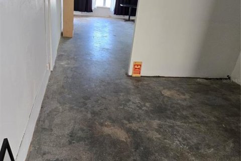 Propiedad comercial en alquiler en Saint Petersburg, Florida, 832.22 m2 № 1912363 - foto 4