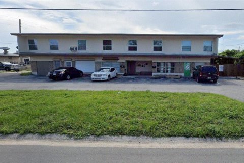 Propiedad comercial en alquiler en Saint Petersburg, Florida, 832.22 m2 № 1912363 - foto 2