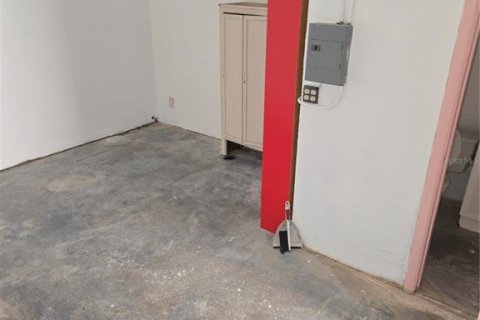 Propiedad comercial en alquiler en Saint Petersburg, Florida, 832.22 m2 № 1912363 - foto 7