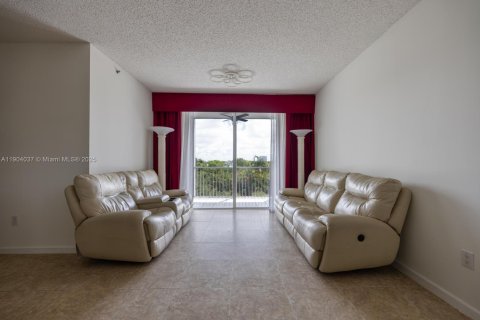 Condo in Doral, Florida, 3 bedrooms № 1957155 - photo 12
