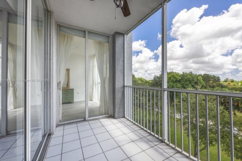 Condo in Doral, Florida, 3 bedrooms № 1957155 - photo 18