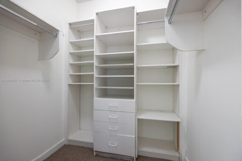 Condo in Doral, Florida, 3 bedrooms № 1957155 - photo 11