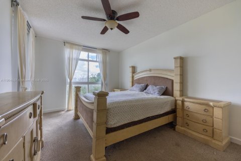 Condo in Doral, Florida, 3 bedrooms № 1957155 - photo 10