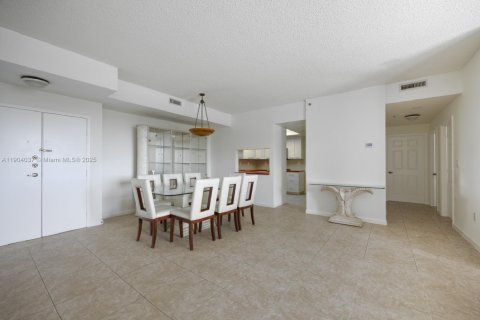 Condo in Doral, Florida, 3 bedrooms № 1957155 - photo 5