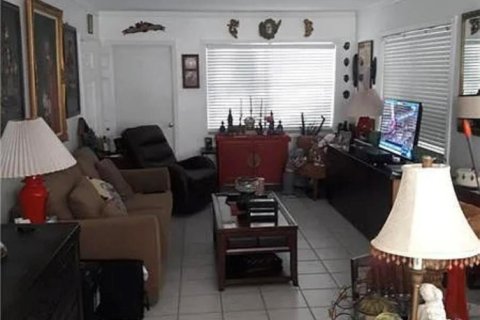 Condo in Lauderhill, Florida, 2 bedrooms № 2177036 - photo 13