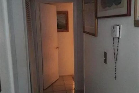 Condo in Lauderhill, Florida, 2 bedrooms № 2177036 - photo 12