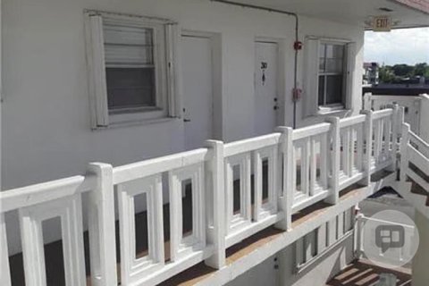 Condo in Lauderhill, Florida, 2 bedrooms № 2177036