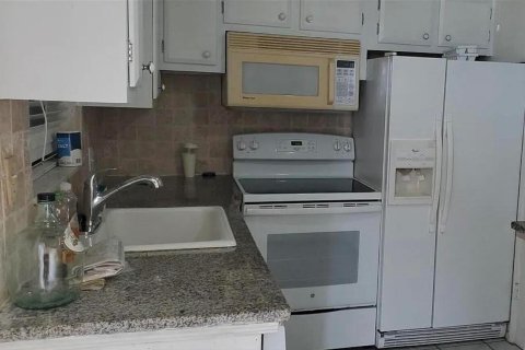 Condo in Lauderhill, Florida, 2 bedrooms № 2177036 - photo 15