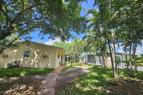 Casa en venta en Lauderhill, Florida, 4 dormitorios, 101.45 m2 № 1120849 - foto 2