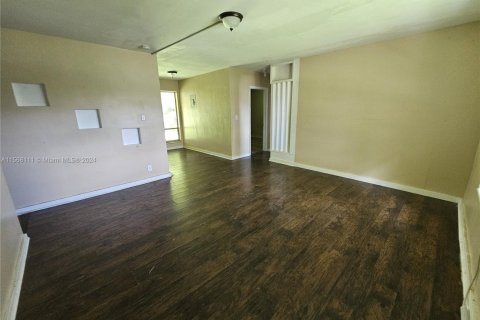 Casa en venta en Lauderhill, Florida, 4 dormitorios, 101.45 m2 № 1120849 - foto 5