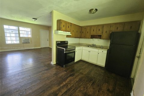 Casa en venta en Lauderhill, Florida, 4 dormitorios, 101.45 m2 № 1120849 - foto 4