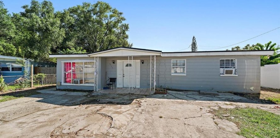 Villa ou maison à Tampa, Floride 4 chambres, 151.8 m2 № 2419702