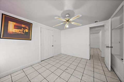 Villa ou maison à vendre à Tampa, Floride: 4 chambres, 151.8 m2 № 2419702 - photo 14