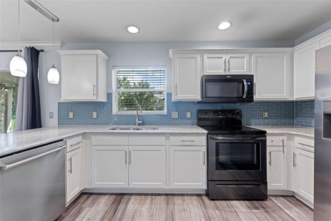 Townhouse in Valrico, Florida 2 bedrooms, 135.73 sq.m. № 1899188 - photo 12