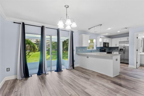 Townhouse in Valrico, Florida 2 bedrooms, 135.73 sq.m. № 1899188 - photo 9