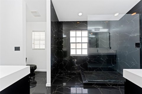 Townhouse in Valrico, Florida 2 bedrooms, 135.73 sq.m. № 1899188 - photo 16