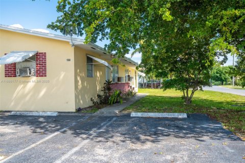 Propiedad comercial en venta en Hallandale Beach, Florida, 159.98 m2 № 1952597 - foto 7