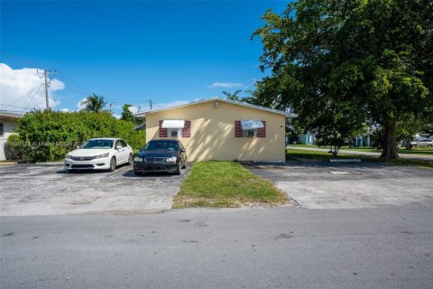 Propiedad comercial en venta en Hallandale Beach, Florida, 159.98 m2 № 1952597 - foto 3