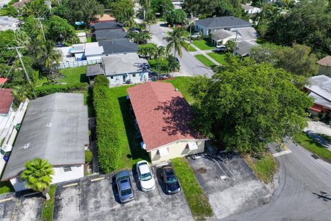 Propiedad comercial en venta en Hallandale Beach, Florida, 159.98 m2 № 1952597 - foto 2