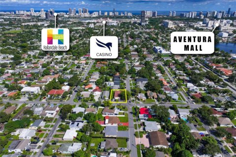 Propiedad comercial en venta en Hallandale Beach, Florida, 159.98 m2 № 1952597 - foto 11