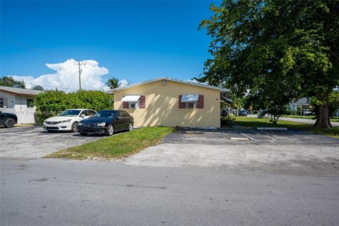 Propiedad comercial en venta en Hallandale Beach, Florida, 159.98 m2 № 1952597 - foto 4