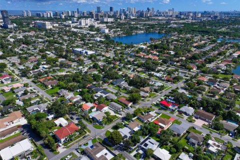 Propiedad comercial en venta en Hallandale Beach, Florida, 159.98 m2 № 1952597 - foto 13