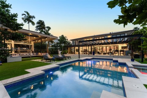 Villa ou maison à Miami Beach, Floride 5 chambres, 572.46 m2 № 2038909