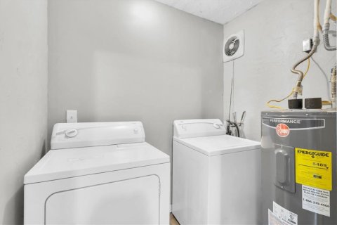 House in Spring Hill, Florida 3 bedrooms, 246.01 sq.m. № 1808739 - photo 30