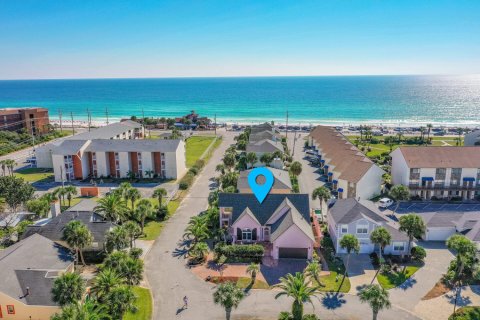 Villa ou maison à vendre à Miramar Beach, Floride: 3 chambres, 239.22 m2 № 558941 - photo 1