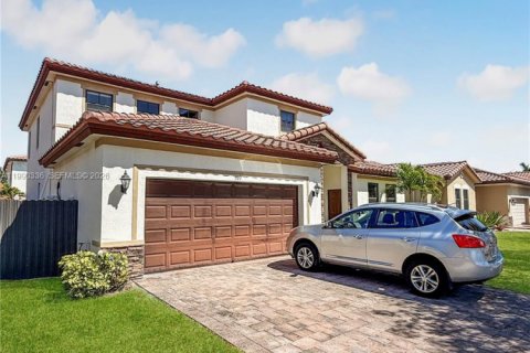 Casa en venta en Homestead, Florida, 5 dormitorios, 274.43 m2 № 2057617 - foto 2